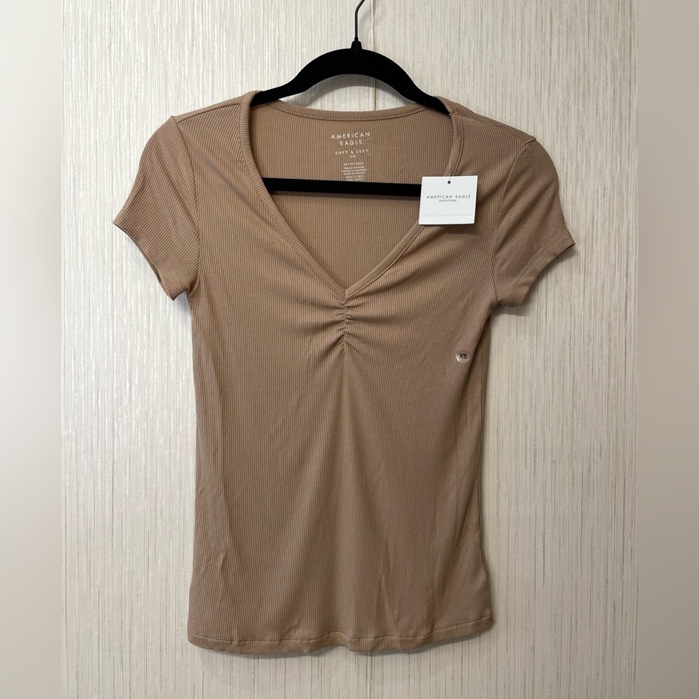 NWT American Eagle Outfitters Women's Beige Ruched V-Neck‎ Tee